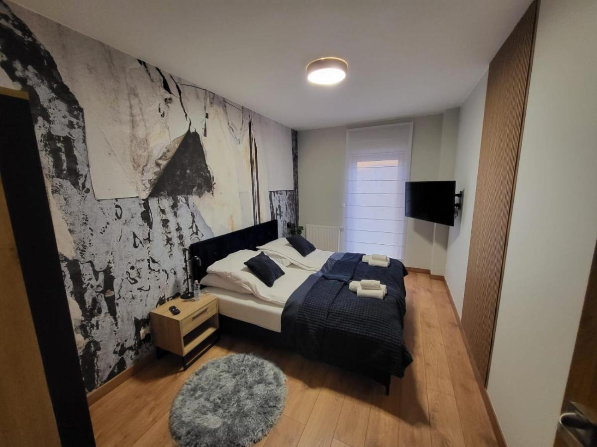 Apartamenty Hallera 4 亚罗钦 外观 照片